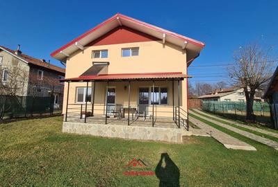 Casă cu 5 camere cu Teren 820 Mp în Câmpina - 2