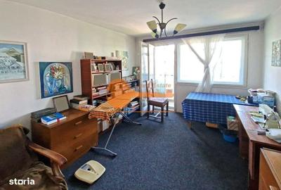 Apartament cu 3 camere semidecomandat în Crângași