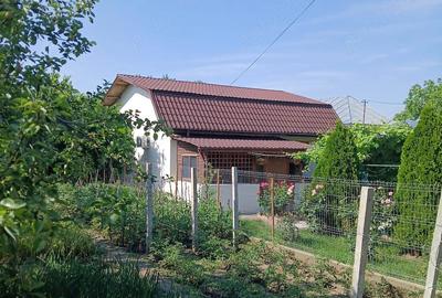 Casă cu Teren 300 Mp în Central - 2