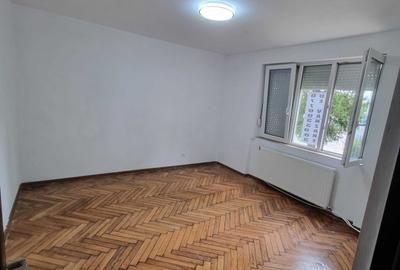 Apartament cu 2 camere decomandat în Botizului