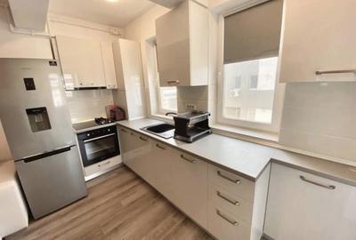 Apartament cu 3 camere semidecomandat în Roșu
