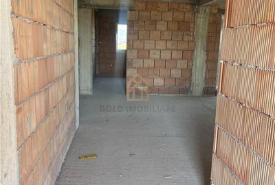 Casă cu 4 camere cu Teren 500 Mp în Central - 3