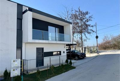 Casă cu 4 camere cu Teren 220 Mp în Central
