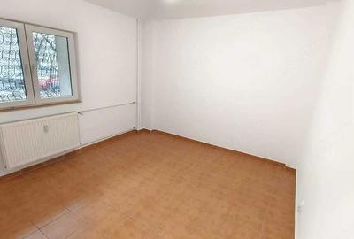 Apartament cu 4 camere semidecomandat în Turda