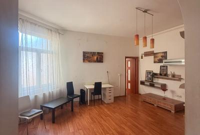 Apartament cu 2 camere decomandat, mobilat în Universitate