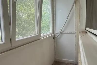 Apartament cu 3 camere decomandat în Drumul Taberei