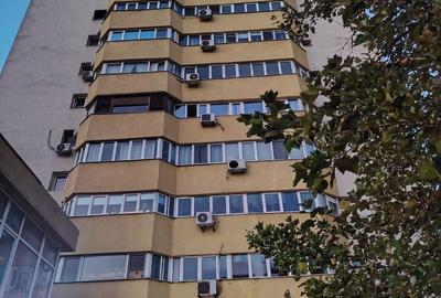 Apartament cu 4 camere semidecomandat în Teiul Doamnei