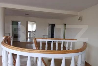 Casă cu 5 camere cu Teren 1001 Mp în Central - 2