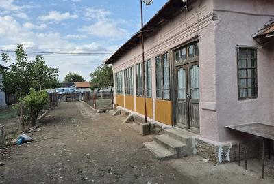 Casă cu 3 camere cu Teren 2811 Mp în Coteana