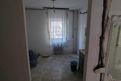 Apartament cu 3 camere decomandat în Crihala
