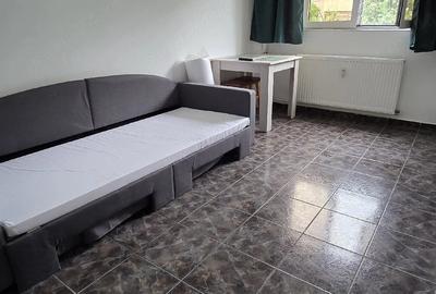 Garsonieră decomandată în Sud