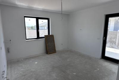 Casă individuală cu 4 camere cu Canalizare în Micești - 11