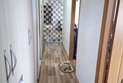 Apartament cu 3 camere semidecomandat în Berca