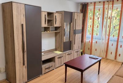 Apartament cu 2 camere semidecomandat în Vatra Luminoasă