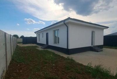Casă cu 3 camere în Vârteju