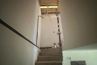 Casă cu 6 camere cu Teren 467 Mp în Crevedia