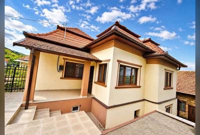 Casă cu 3 camere în Ciumbrud