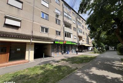 Apartament cu 4 camere în Micro 16