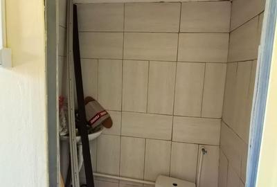 Casă cu 6 camere cu Canalizare în Central