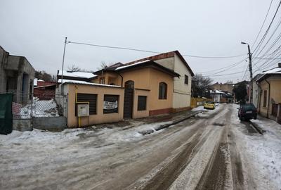 Casă individuală cu 4 camere cu Canalizare în Central - 2