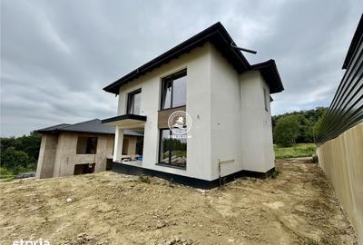 Casă cu 4 camere cu Teren 400 Mp în Bârnova