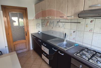 Apartament cu 2 camere decomandat, mobilat în Central