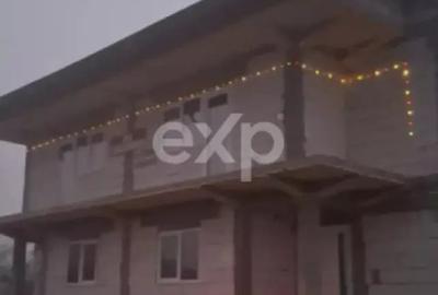 Casă cu 8 camere cu Teren 200000 Mp în Central - 9