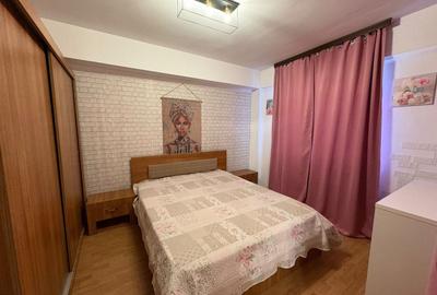 Apartament cu 2 camere semidecomandat, mobilat în Central
