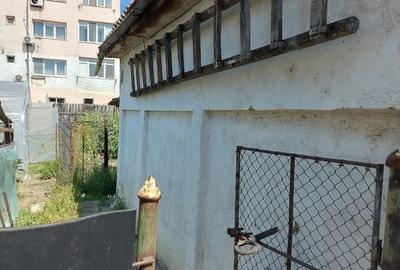 Casă cu 3 camere cu Teren 400 Mp în Central