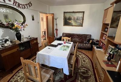 Apartament cu 3 camere decomandat în Trivale