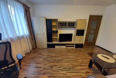 Apartament cu 2 camere semidecomandat, mobilat în Nord