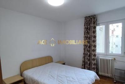 Apartament cu 3 camere decomandat, mobilat în Victoriei