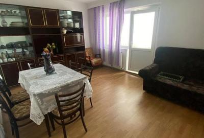 Apartament cu 3 camere decomandat în Traian