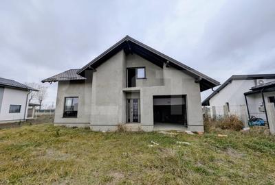 Casă individuală cu 5 camere cu Garaj în Vorovești