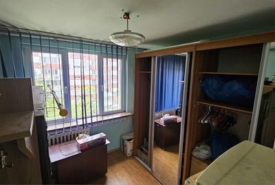 Apartament cu 3 camere decomandat în Rahova