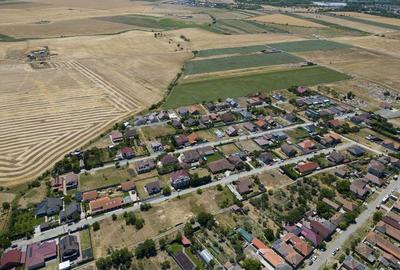 Teren de 402 mp, în Livada - 14