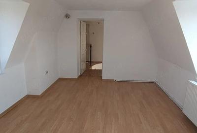 Casă cu 4 camere cu Teren 380 Mp în Central