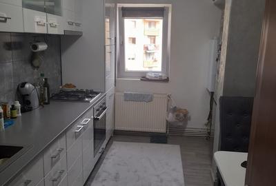 Apartament cu 4 camere decomandat în Central