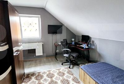 Casă cu 7 camere cu Teren 1346 Mp în Central