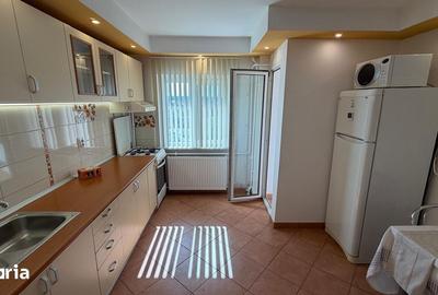 Apartament cu 2 camere decomandat în 1 Mai