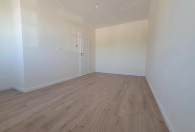 Casă cu 5 camere cu Teren 300 Mp în Central - 2