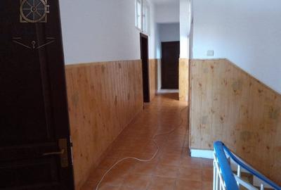Casă individuală cu 12 camere cu Canalizare în Tineretului - 2