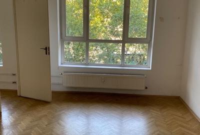 Apartament cu 3 camere semidecomandat în Ultracentral