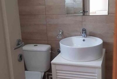 Casă cu 10 camere cu Teren 466 Mp în Central