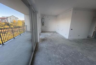 Apartament cu 3 camere decomandat în Turnișor