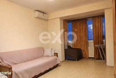 Apartament cu 4 camere semidecomandat în Craiovei