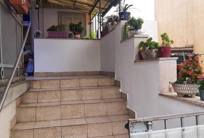 Casă individuală cu 5 camere cu Canalizare în Lipovei