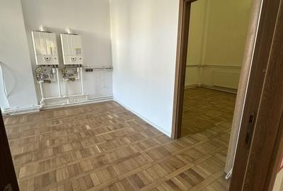 Spațiu comercial, de 556 mp, în Moinești