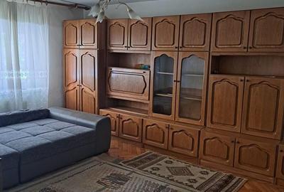 Apartament cu 3 camere decomandat în Carpați 2