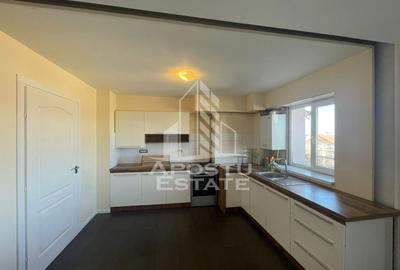 Apartament cu 4 camere decomandat, mobilat în Soarelui